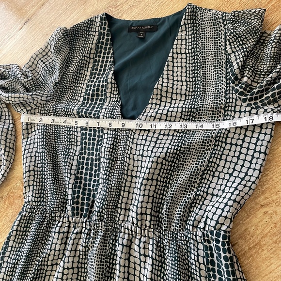 Banana Republic- Flounce Hem Chiffon V- Neck Dress - Picture 12 of 16